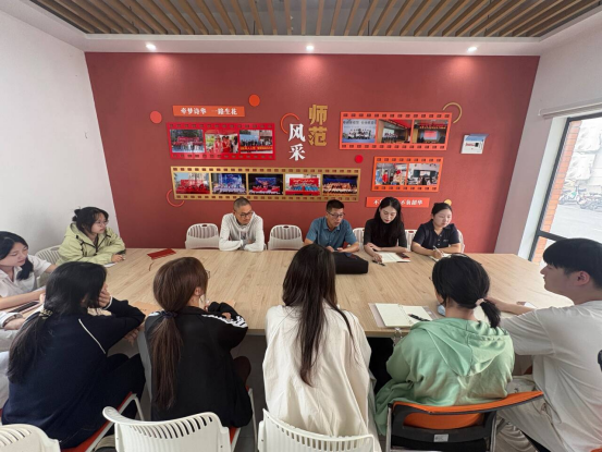 丹桂飘香话成长 师生共度暖中秋——教育与艺术学院举办“我和书记有个约”新生座谈会