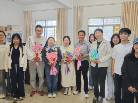 纸短情长颂师恩 巧手绽意暖金秋——教育与艺术学院学子教师节暖心献礼敬师恩